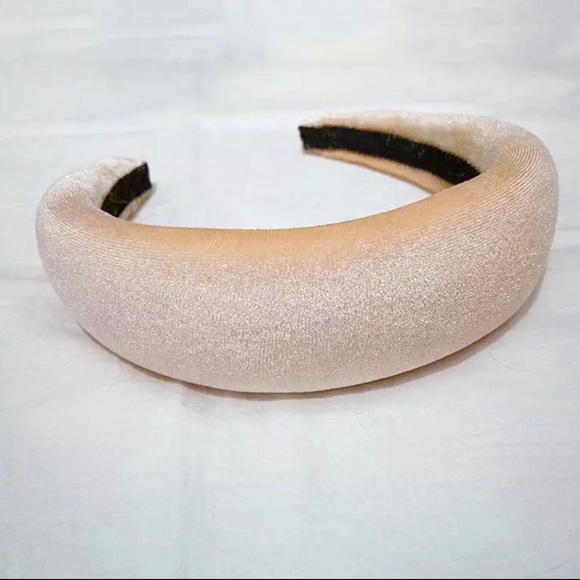Accessories - 🆕 Padded Champagne Velvet headband